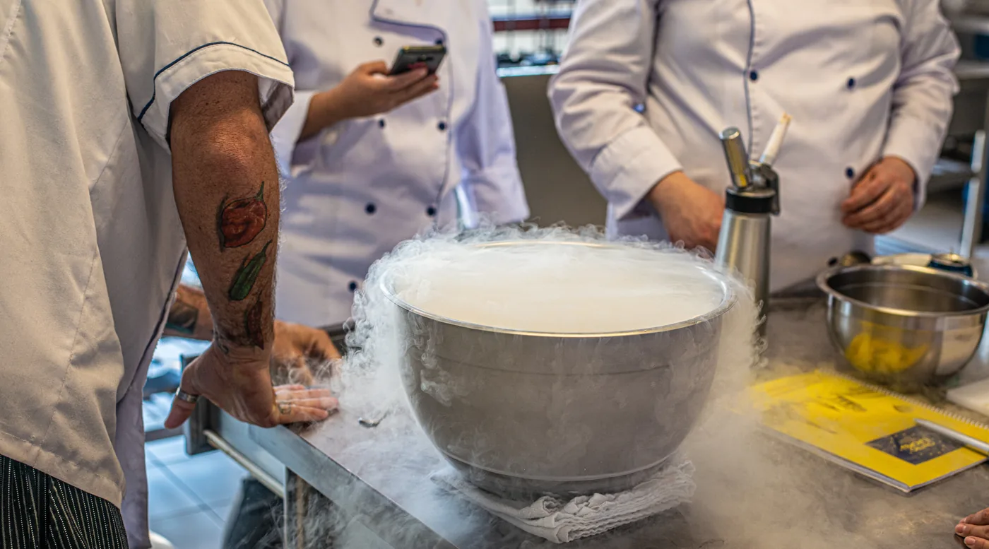 Uso de nitrogênio líquido em gastronomia molecular